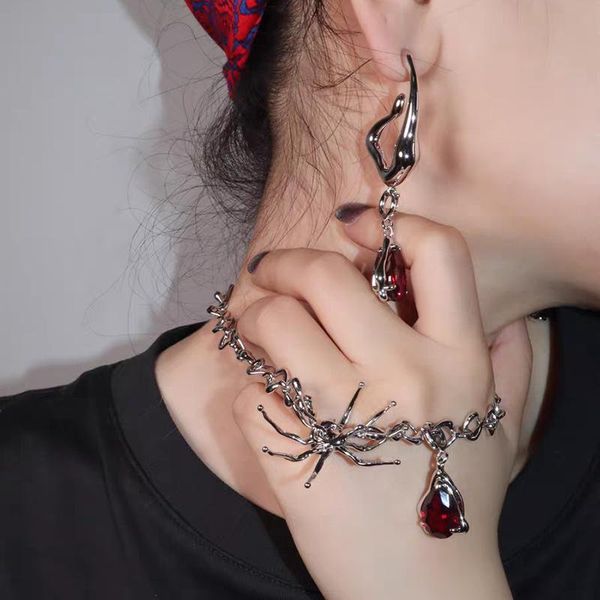 

pendant necklaces ins niche design personality spider shape blood drop twist necklace woman punk street lady party jewelry gift 2021, Silver