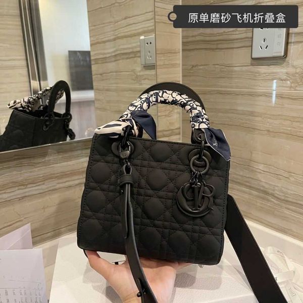 

d di collection 2021 casual and fashionable hand-held cross carry small fragrance shoulder bag diana zly