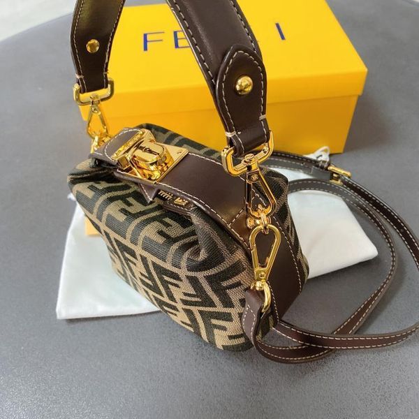 

women's 2021 new fashionable old flower lunch box small f family club single shoulder messenger hand make-up bag