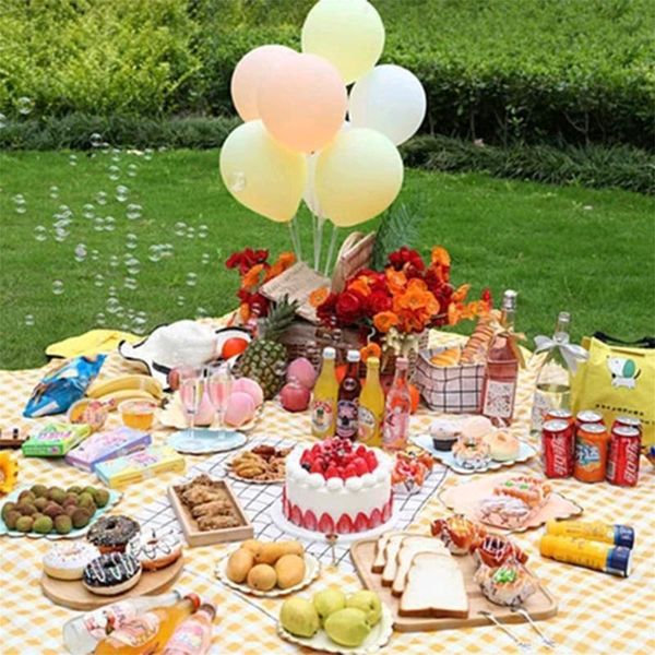 

outdoor pads oxford cloth picnic mat with ergonomic handle, red-white/yellow-white checkered foldable camping bag moisture-proof