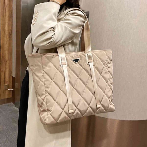

brand designer large capacity tote bags women's shoulder bag 2020 winter new big shopper bag handbags nylon purses c0326