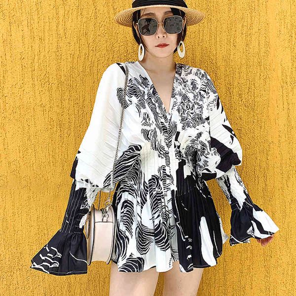 

hoodie pleated white tunic shirt for women v neck flare long sleeve elegant solid blouse female fashion clothing 2021, Black