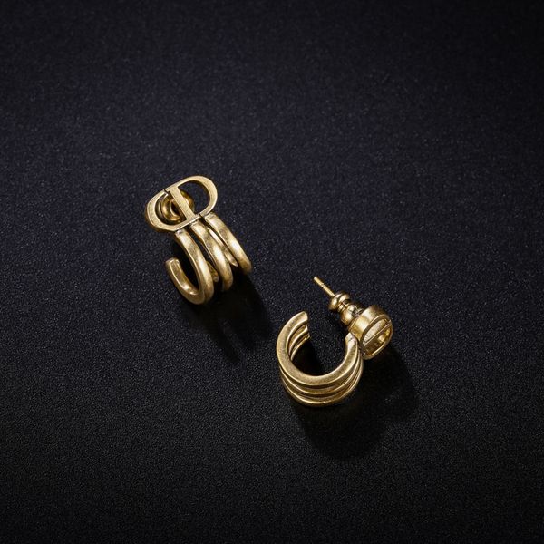 

design jewelry / 2021 new fashion star, letter earrings female, Golden