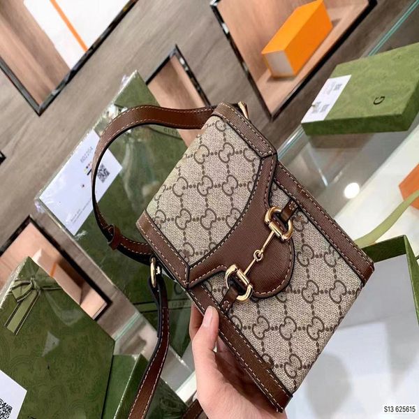 

the new sme 1955 horse title mobile phone bg hs strong style, nd the style equipped with full set of pckging purses luxury outlet