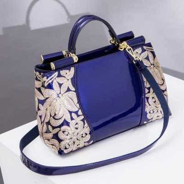 

autumn and winter of 2021 fashion single shoulder large texture hand women's dinner bag lady