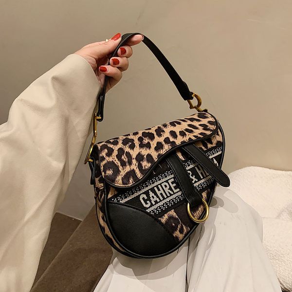 

80% store online sales direct fashionable and versatile single shoulder messenger minority style thousand bird lattice saddle women's