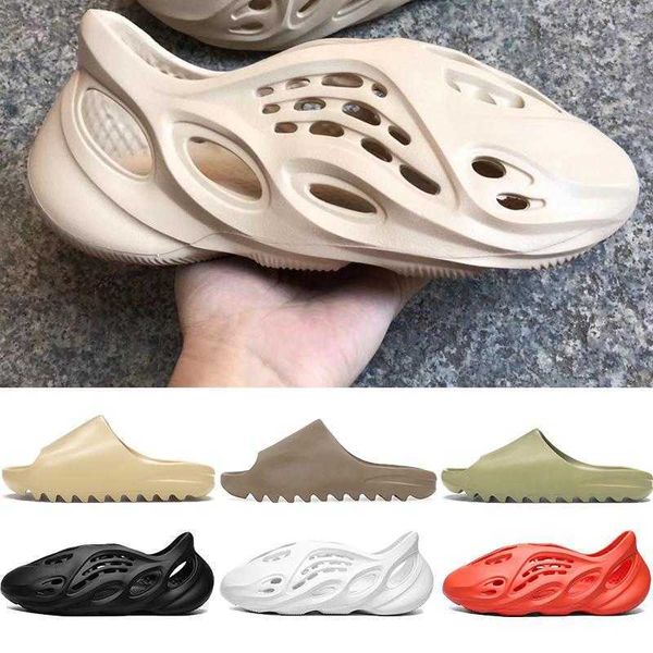 

factory 2021 new kanye sandals men women slipper foam runner desert sand resin bone earth brown triple black white mens beach slides zlh