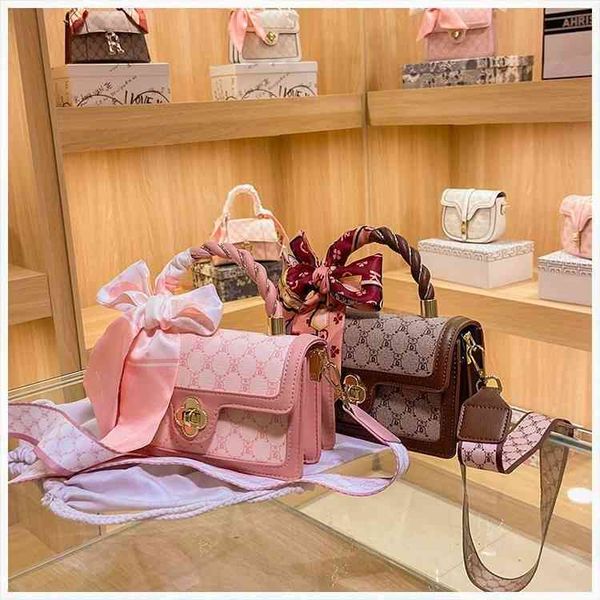 

2022 factory wholesale handbag fashion bag women's portable small square single shoulder texture bag