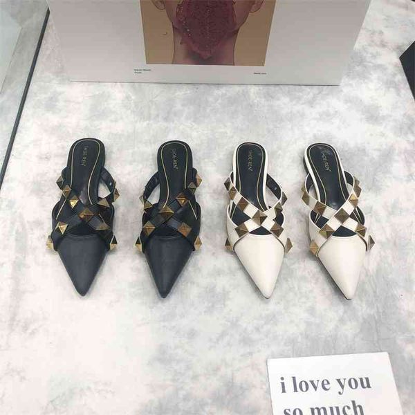 

baotou v rivet shoes women spring and summer 21 years of soft bottom net, Black