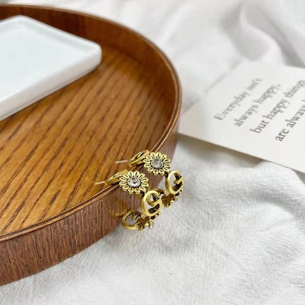 

2021 designers women's earringsneedle 925 silver new g letter ear ring net red diamond inlaid daisy temperament baida, Golden