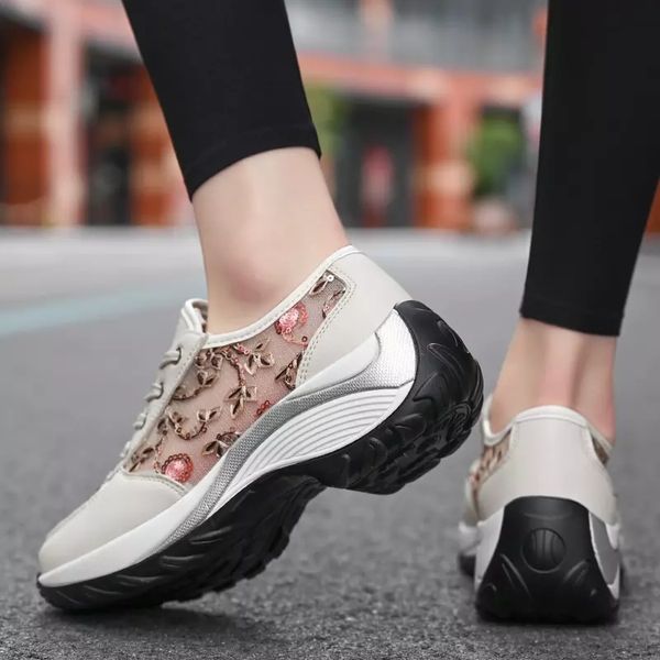 

2021 designer running shoes for women black pink with pattern fashion womens trainers breathable outdoor sports sneakers size 35-40 15, White;red
