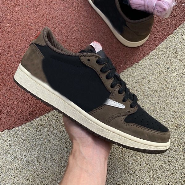 

2021 game royal 1 mens basketball shoes low court purple white red shadow glow bred gray black toe designers 1s women8fu27m01