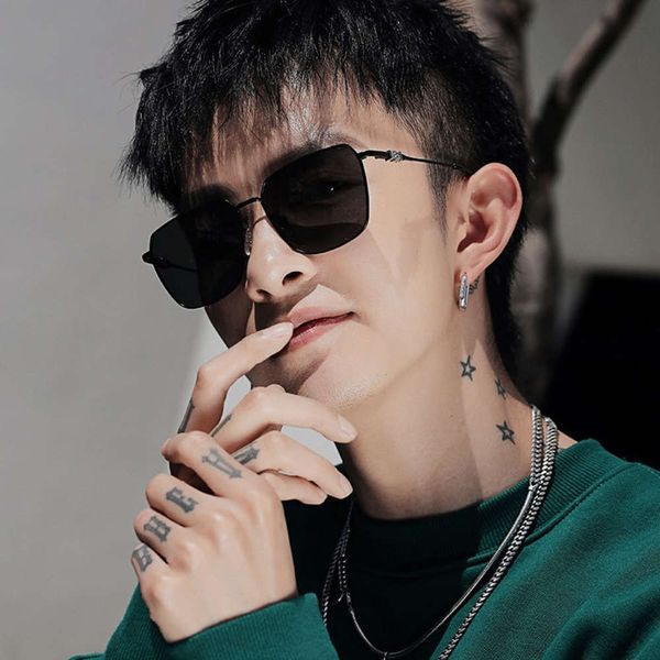 

2020 fashion net red women's summer street po sunglasses men's sun polarizer ultraviolet 19369, White;black