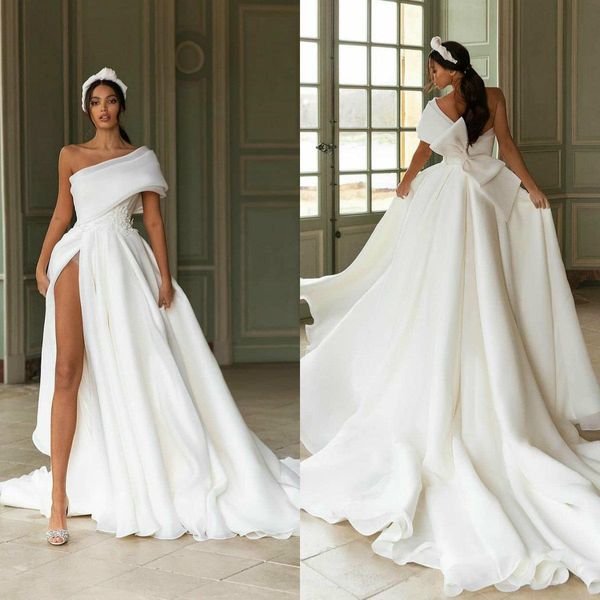 Vestidos de Noiva de Alto Vestidos de Casamento Big Bow Appliqued 2021 Branco Uma linha Praia One-ombro vestido nupcial feito sob encomenda feitos cetim Ruched Long Robes de Mariée