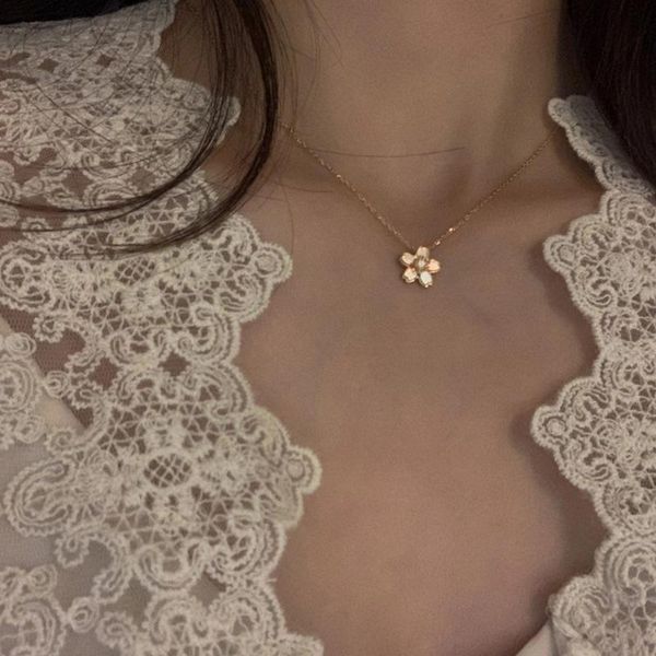 

chains white mother-of-pearl cherry blossom necklace for women girls simple light luxury niche ins flower pendant fresh clavicle chain, Silver