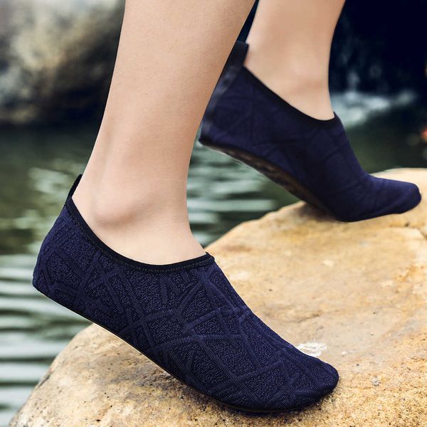 Barefoot Beach Shoes Homens Light Soft Soft Shows Mulheres Yoga Sock Aqua Sapatos Adulto Flat Unisex Camping Surfing Sapatilhas Y0714