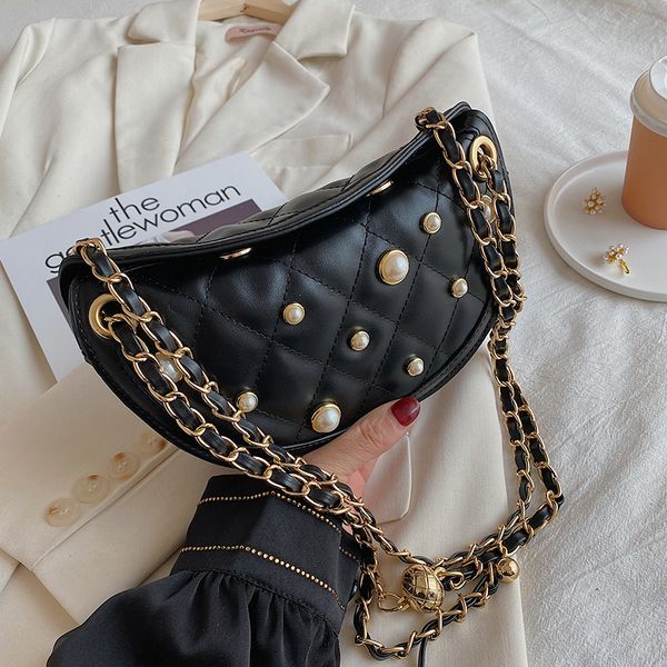

2021 new fashion crescent one shoulder bag women luxury metal decorate chains plaid pu material zipper half moon lady style