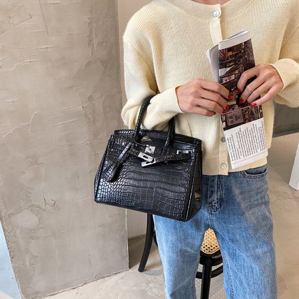 

alligator soft leather portable one shoulder messenger bag versatile texture temperament women's bag