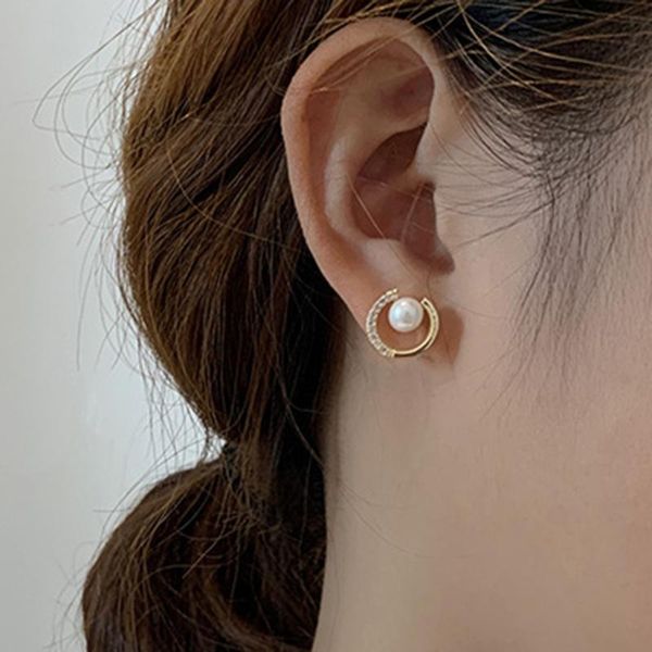 

fashion trendy earrings round exquisite pearl c-shaped simple stud for women crystal jewelry, Golden;silver