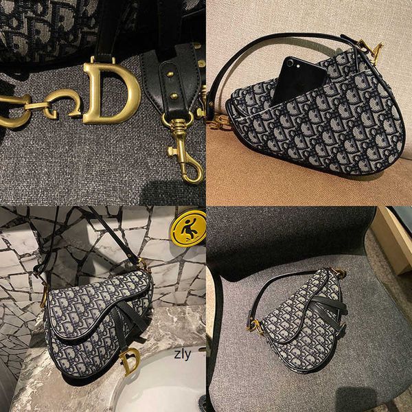 

[star matching ]saddle bag 2021 summer new women's retro one shoulder messenger portable fashion trend zly presbyopia canvas zly nmna