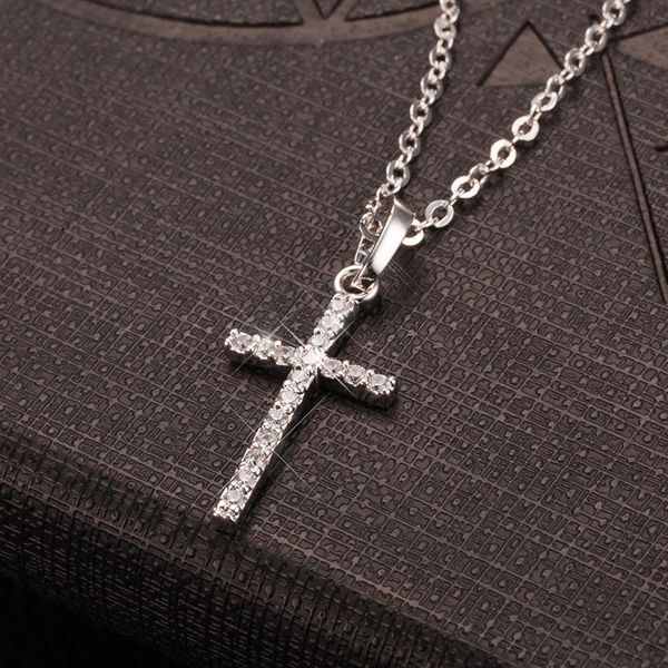 Hohe Qualität Schlüsselbund Klassische Exquisite Farbe Kristall Jesus Kreuz Anhänger Halskette Schmuck Für Männer/Frauen Großhandel 722 674