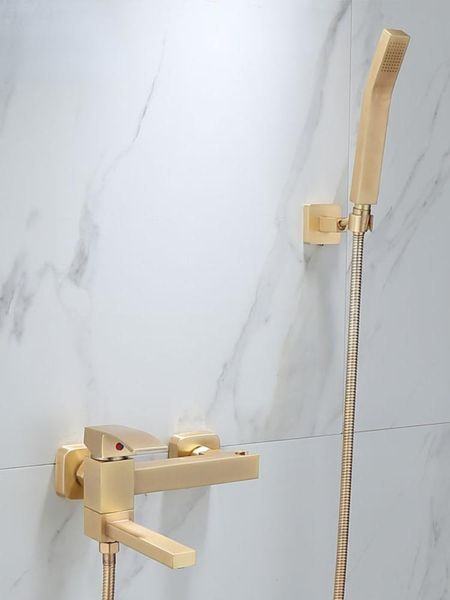 Set doccia per bagno Set doccia con rubinetto freddo per vasca da bagno di lusso semplice e leggero in rame dorato spazzolato nordico