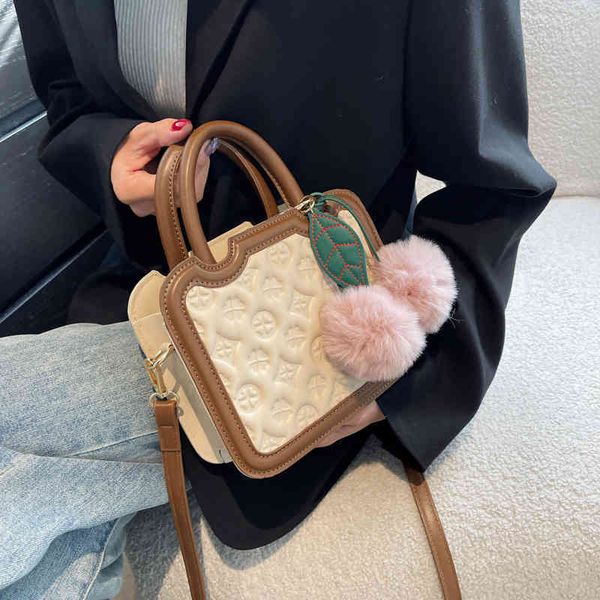 

2022 factory wholesale women's small square women's hand early spring trend personalized single shoulder bag fashion messenger bag