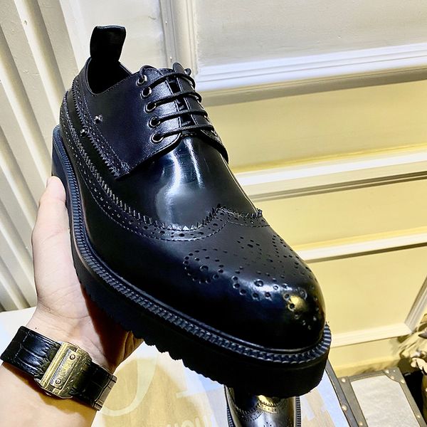 2021 Brogue-Lederschuhe, höhenvergrößernd, dicker Absatz, handgefertigt, geschnitzt, Oxfords, formeller Business-Schuh