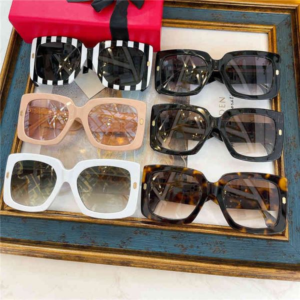 

2022 factory wholesale large square face small sunglasses ins net red same plate sunglasses, White;black