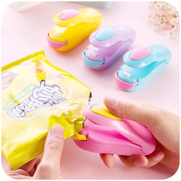 

Portable Mini Hand Pressing Sealing Machine For Packaging Plastic Bag 60g Clips