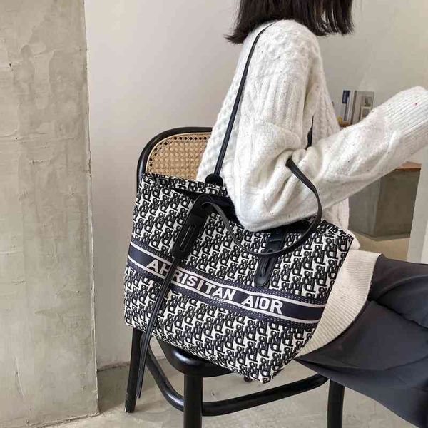 

2022 factory wholesale new bag big bag women trend women's large capacity portable