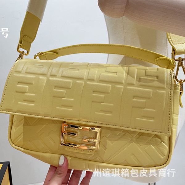 

staff underarm bag fd 2021 baguette embossed clamshell handbag