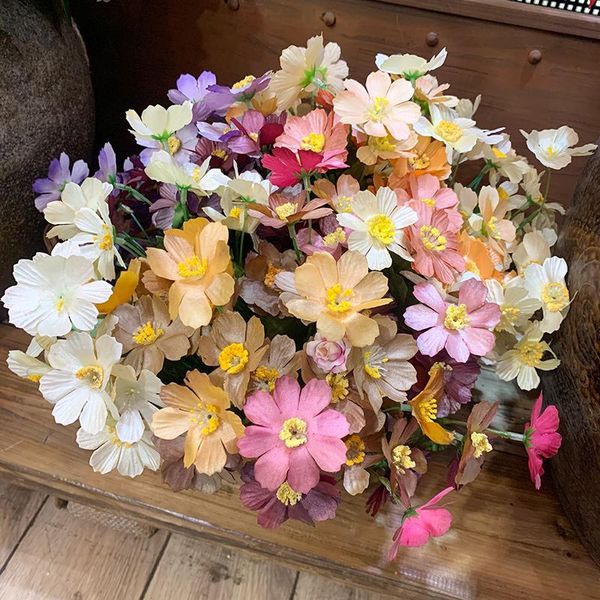 

decorative flowers & wreaths 5-prong artificial daisy silk false chamomile stamen small for wedding and family table decoration