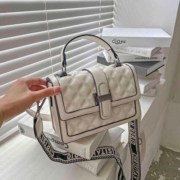 

2022 factory wholesale lingge foreign style texture women's high sense fashion portable square small crowd messenger bag