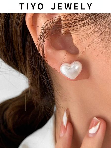 

stud tiyo sweet korean heart earrings style white color acrylic fashion women for party wedding gifts, Golden;silver