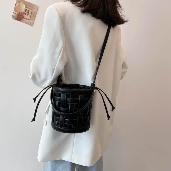 

evening bags women's bag 2021 fashion female shoulder trending hollow ladies crossbody small fresh woven bucket package black