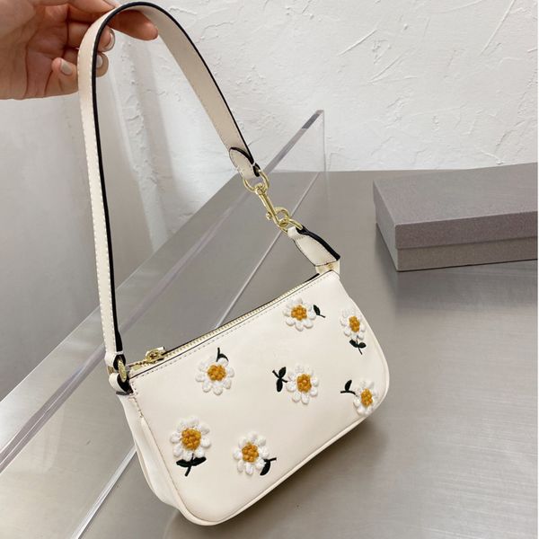 

luxury multi pochette designer c family bags p mini 2021 nylon felicie hanghhangbag akend l zhouzhoubao123 g telfar quilted handbags red dai