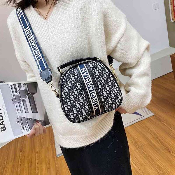 

handbag messenger bag female new one shoulder portable fashion version student high capacity summer