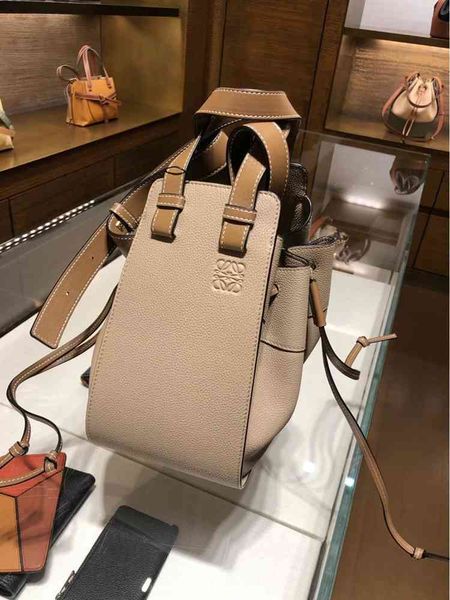 

handbag hookloewe / luo yiwei hammock miniluggage tag