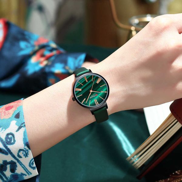 Curren Fashion Orologi di lusso per donna Orologio da polso con cinturino in quarzo verde malachite con orologio femminile in pelle Q0524