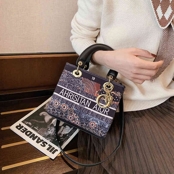 

2021 new fashion canvas printed hand-held diana bag