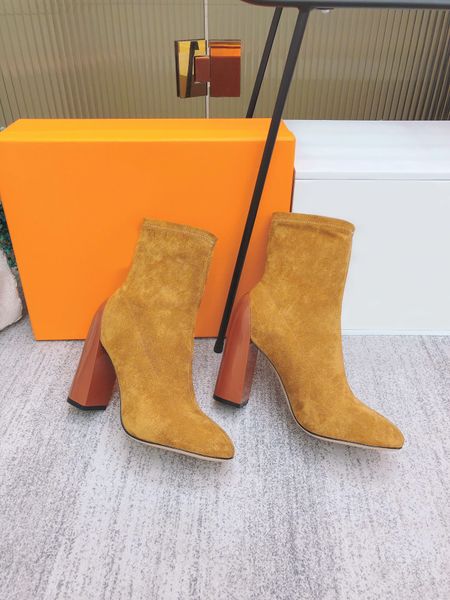 Moda clássica Moda Meias elásticas Botas de pele de carneiro de boa qualidade Outsole de couro tamanho completo pacote 34-41