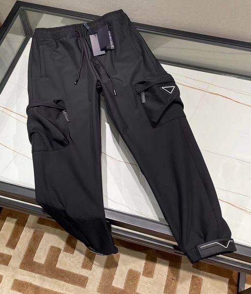 Осень и зима новые модные роскошные черные брюки ~ высококачественные шелковые комбинезоны, удобный хлопковый материал, мужские дизайнерские брюки-карго с несколькими карманами размера США