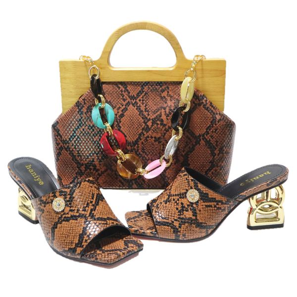 

2022 shoes and bag set for ladies shoulder bags matching slippers new wooden-handbag snakeskin grain bag with open-toe sandals, Black