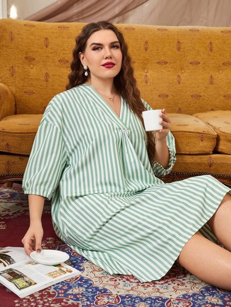 

plus striped print drop shoulder split hem night dress c7na#, Black;white