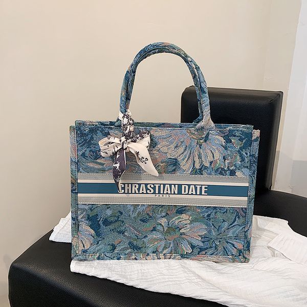 

2021 summer new fashion silk scarf portable oil painting fengsen single shoulder tote bag pearl accessories out the street bag trend