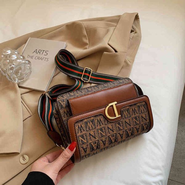 

2022 factory wholesale new model women's printed letter small square hardware chain single shoulder messenger bags, Black;red