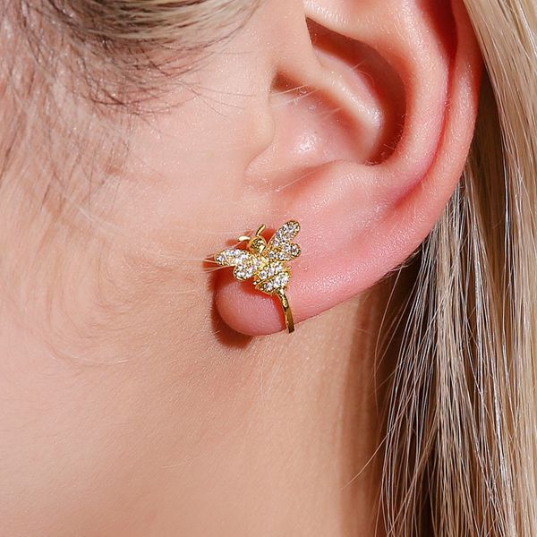 

s2784 fashion jewelry single piece ear clip for women lovely bee ear clip earrings inlaid diamond small insect ear cuff without hole earpiec, Silver