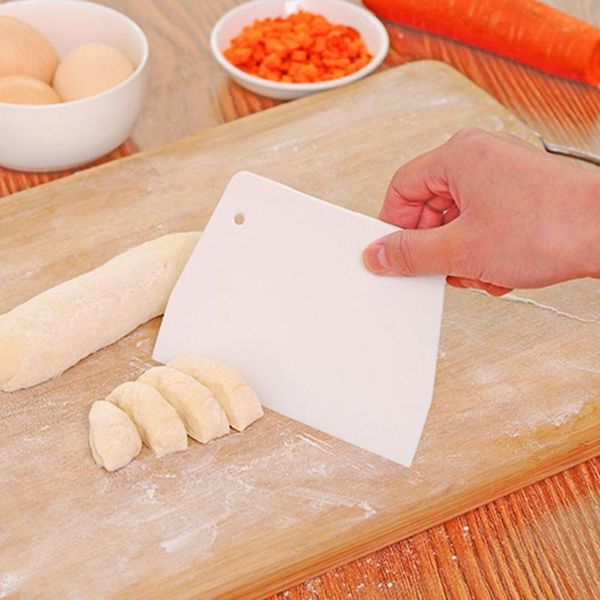 

1pcs 13.5x9.7cm diy baking scraper butter knife plastic cake dough cutter kitchen tools & pastry