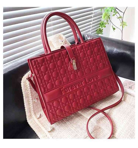 

2022 factory wholesale red wedding tote women's large capacity bride bag minority design portable tote bag